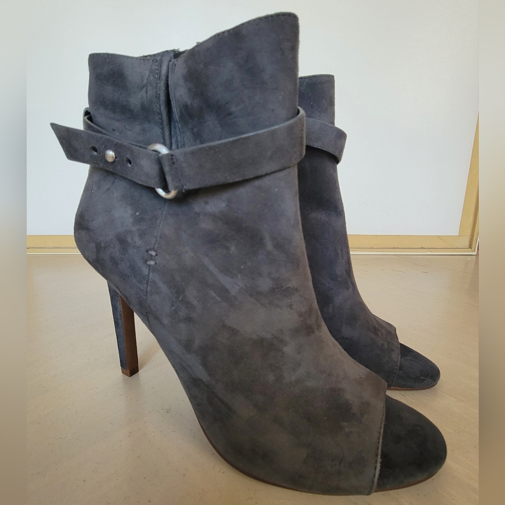BCBGeneration Black Heeled Boots with Slouchy Design